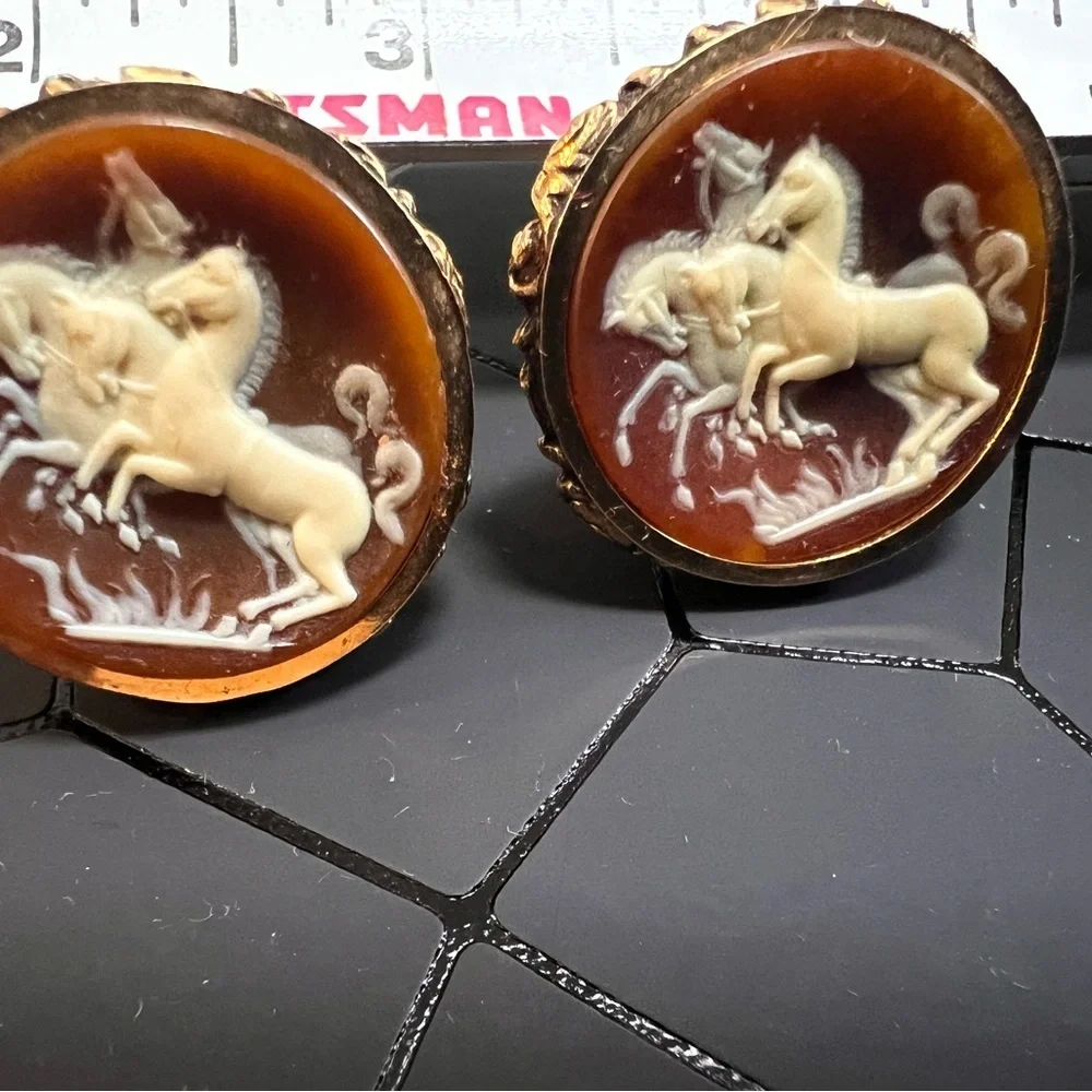 DANTE Museum Masterpiece Collection Cameo Horse/Stallion 1960’s Cuff Links (2)